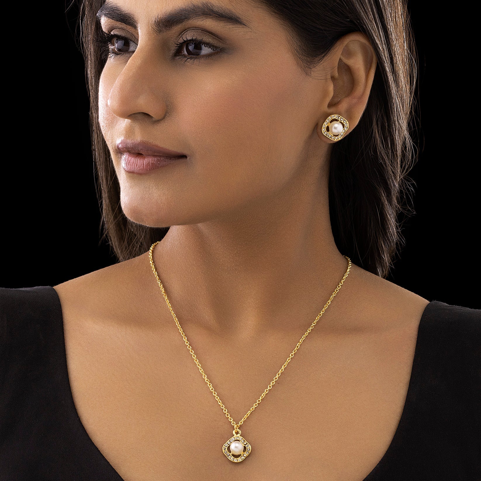 Anti-Tarnish Evergreen Pearl Studded Necklace Set With Earrings