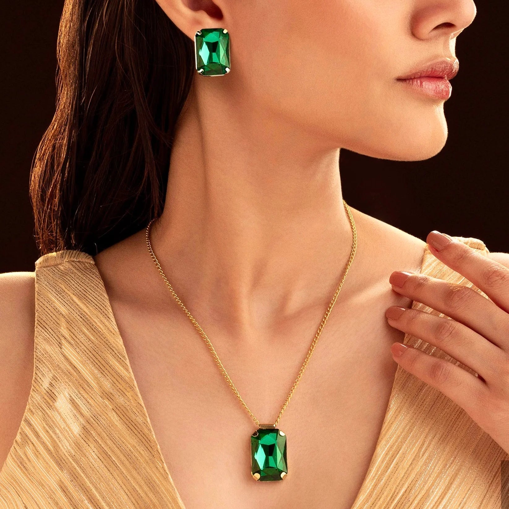 Anti-Tarnish Emerald Bliss Pendant Set with earrings